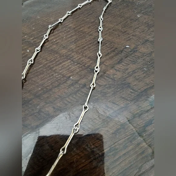 SE37 Elegant Silver Color Bone Shaped Chain Necklace - Picture 6 of 7